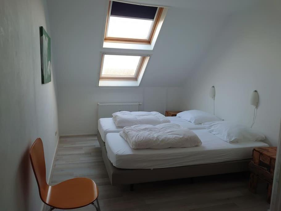 De Oostkamer; Eiland Appartement Naast Natuurgebied Boschplaat Oosterend  エクステリア 写真